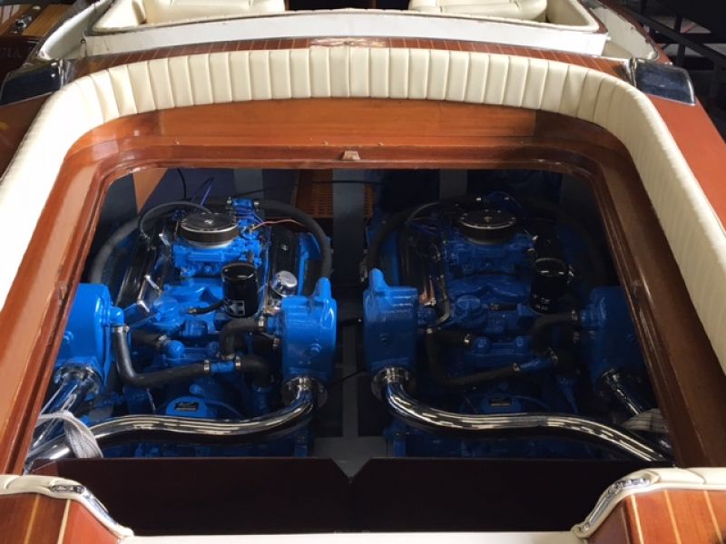 2 Motoren im Heck blau