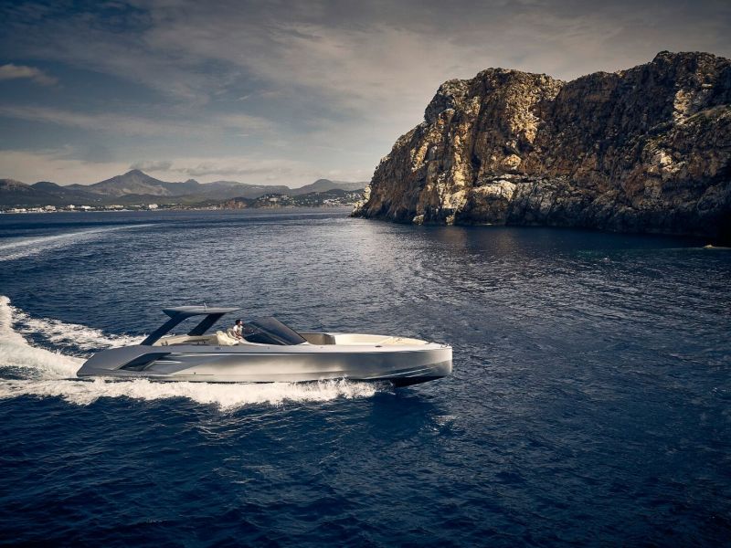 motorboot yacht frauscher kurvenfahrt