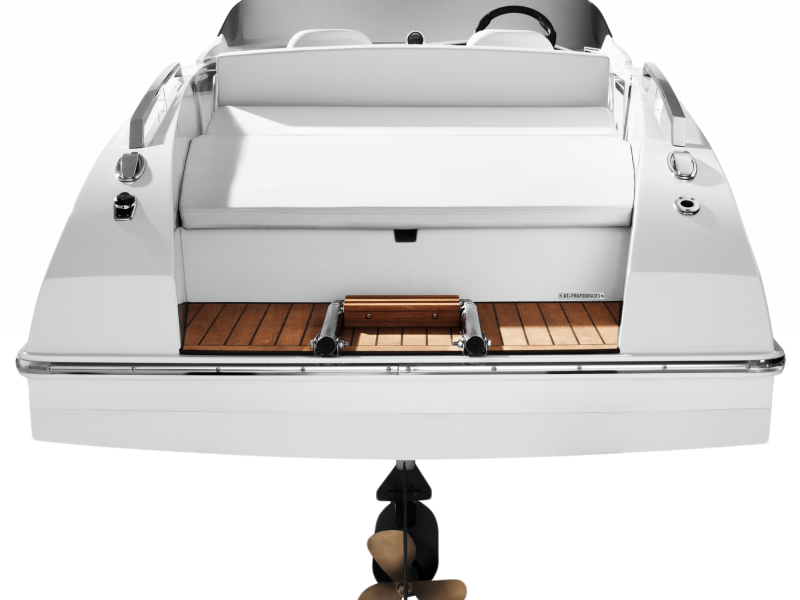 back view San Remo 610 Elektroboot