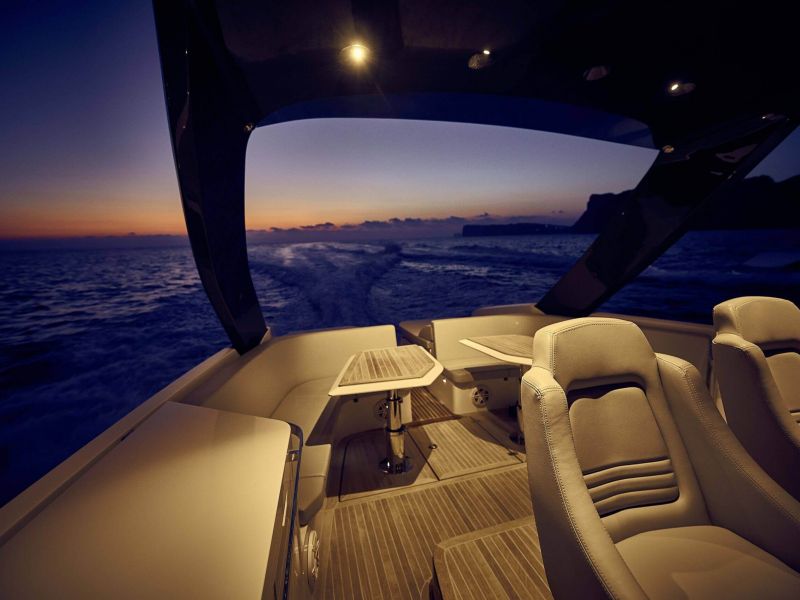 hintere Lounge im abendlicht auf See