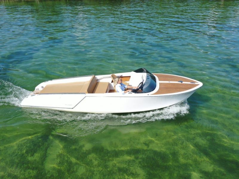 San Remo 610 Elektroboot top view drohne