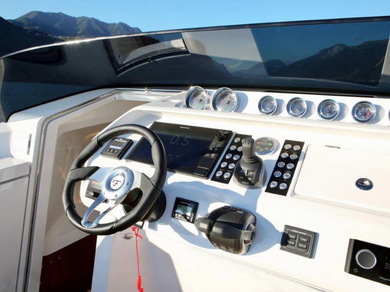 Frauscher 1212 Ghost cockpit ansicht