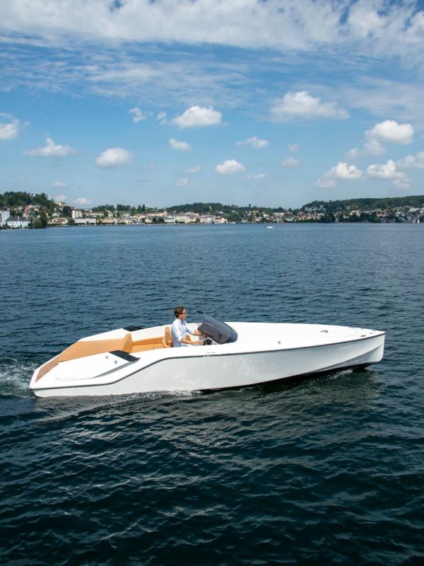 Frauscher 740 Mirage side view