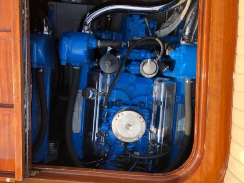 Motor von oben blau