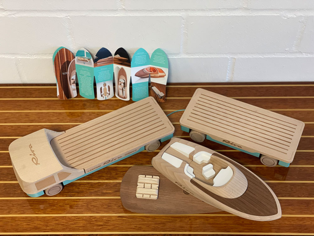 Riva Truck und Rivarama wooden Toy