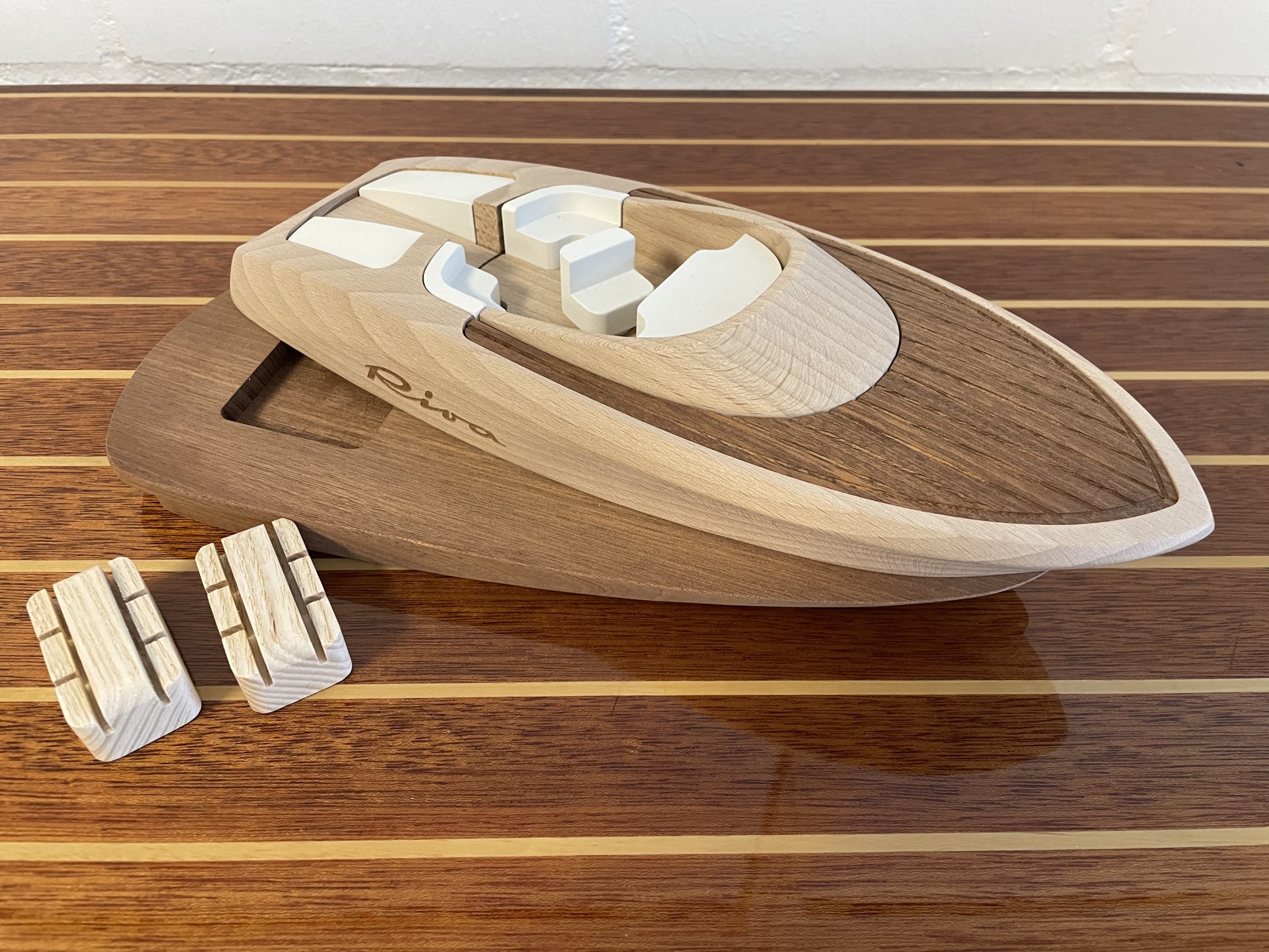 Riva Truck und Rivarama wooden Toy