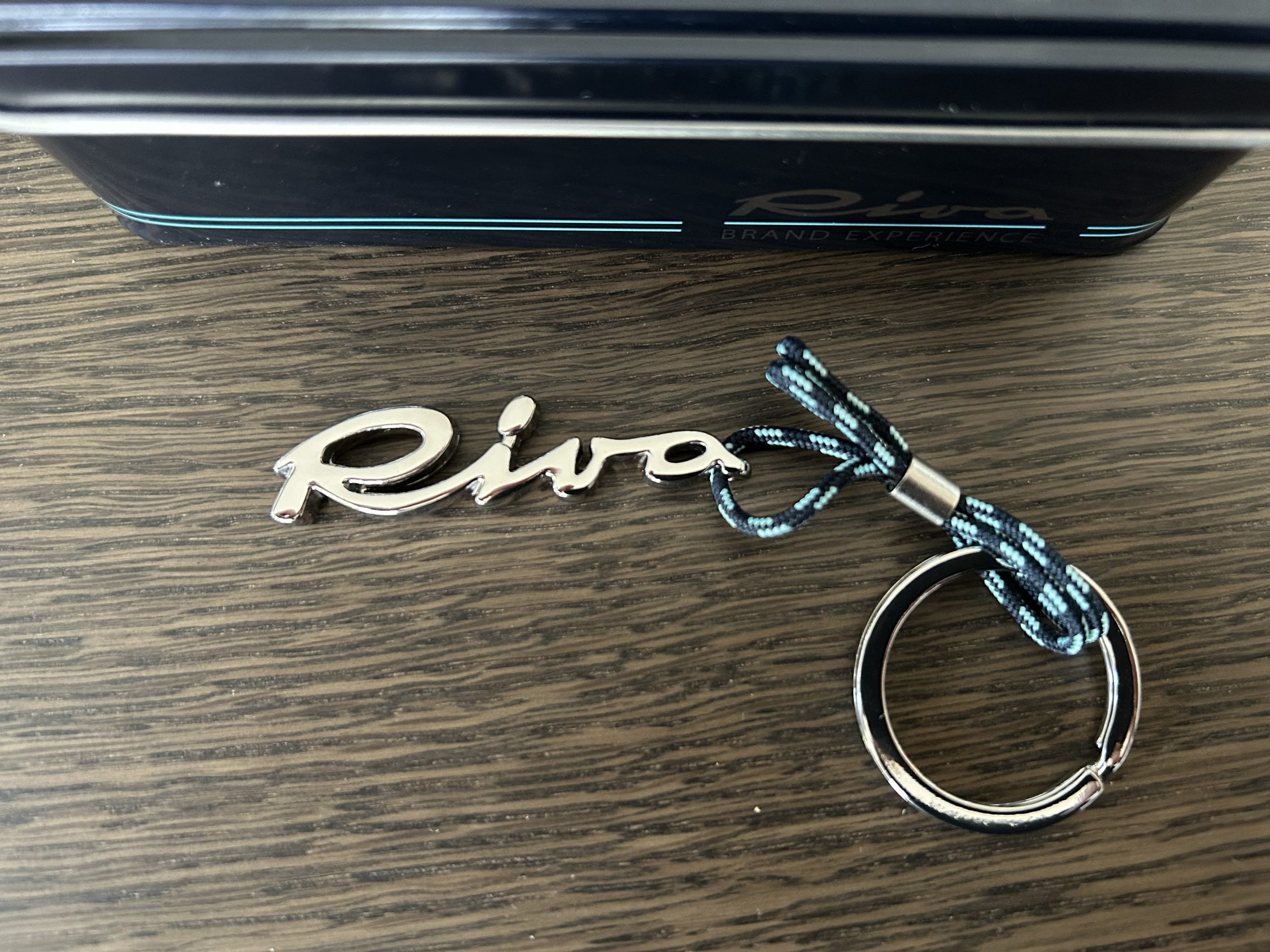 Riva Schlüsselanhänger Logo chrom