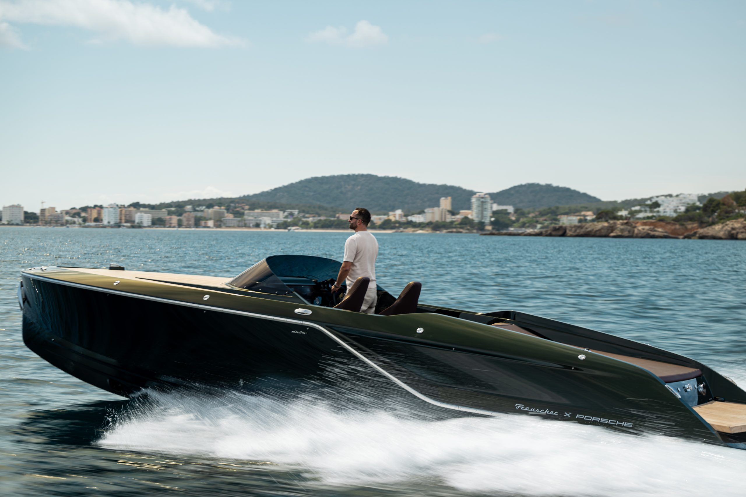 Frauscher x Porsche 850 Fantom Air Cockpit