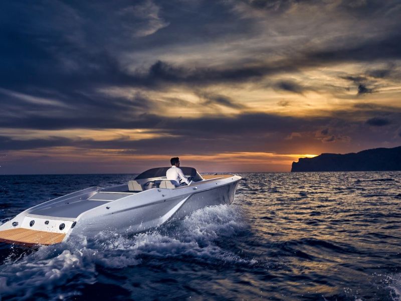 Sonnenuntergang auf See mit Frauscher 858 Fantom