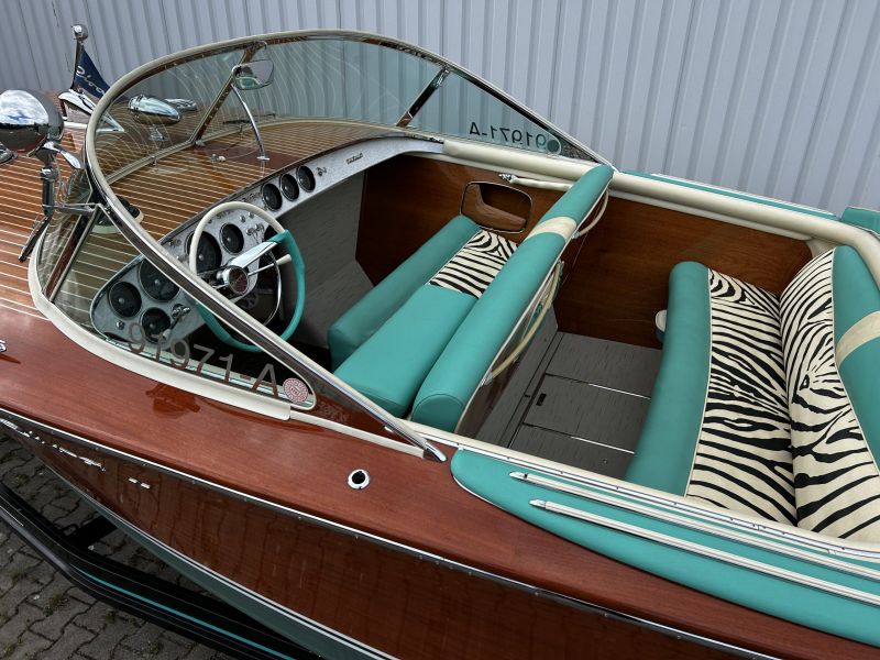 Riva Tritone 244