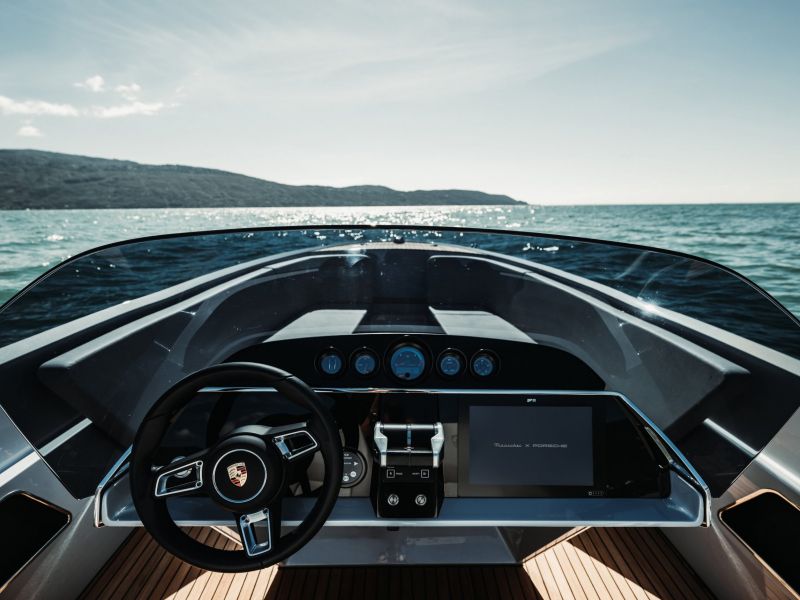 Frauscher x Porsche 850 Fantom Air Cockpit Ansicht