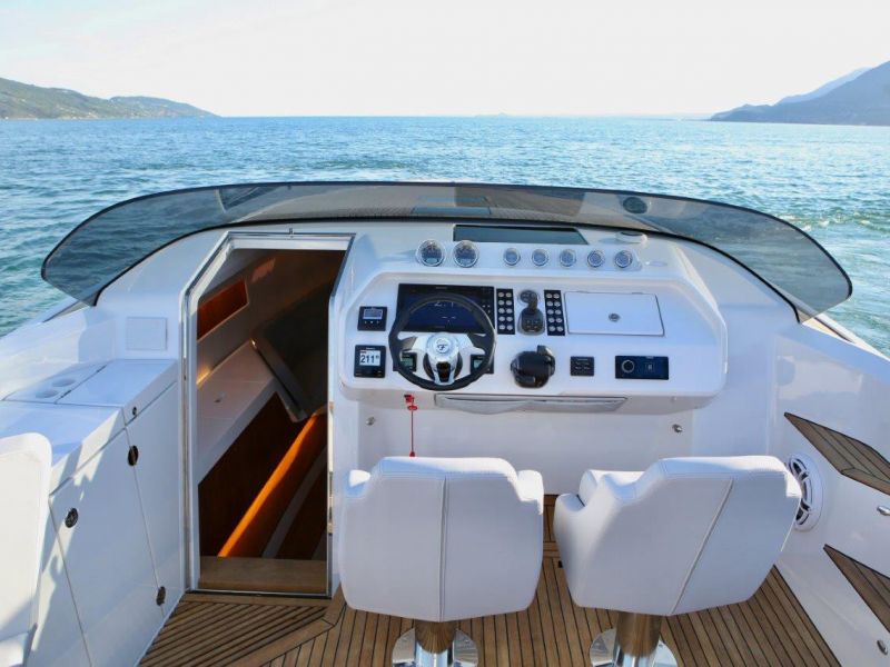 an deck der Frauscher 1212 Ghost