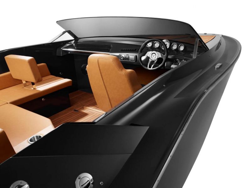 Frauscher 747 Mirage cockpit view