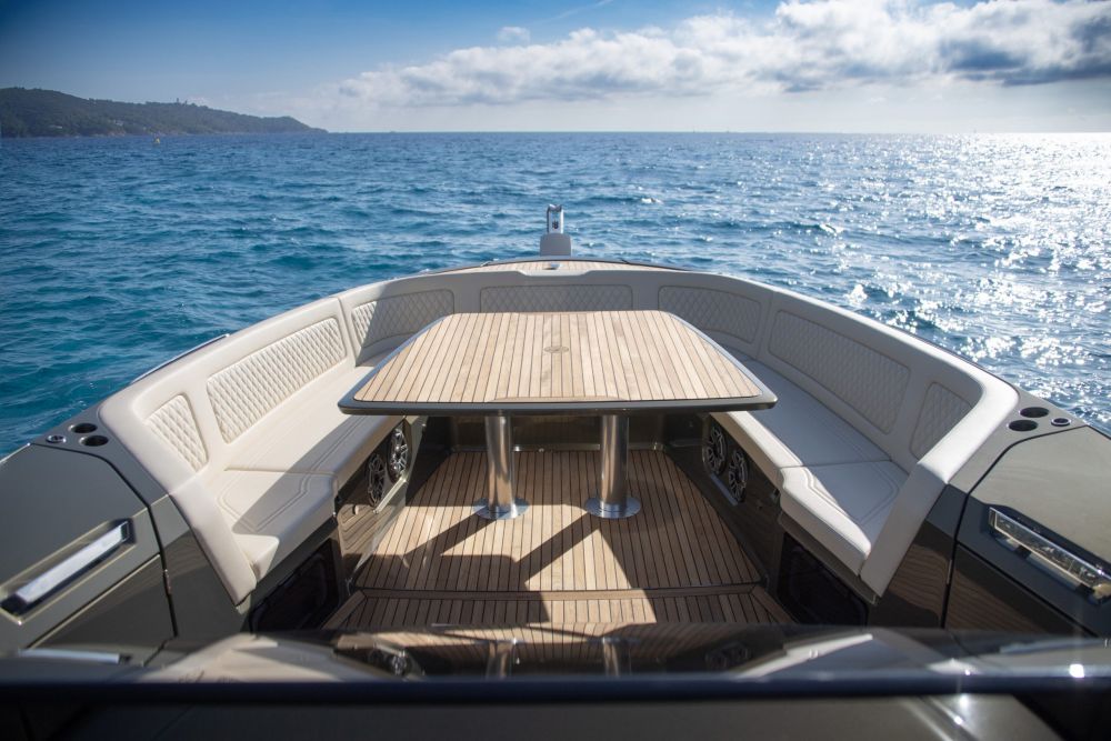 Frauscher 1212 Ghost höhenverstellbarer Tisch