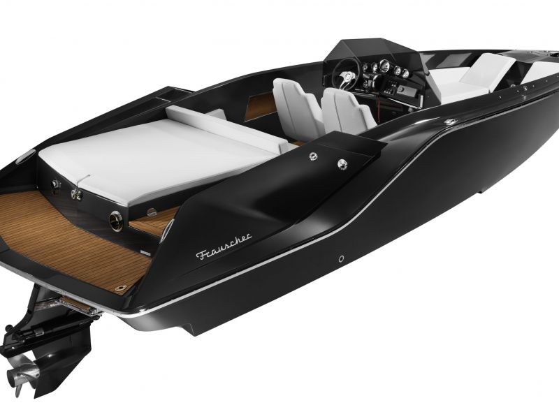 ansicht hinten links motorboot