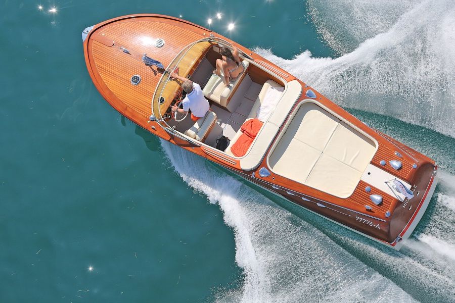 Riva chartern ausfahrt vollgas