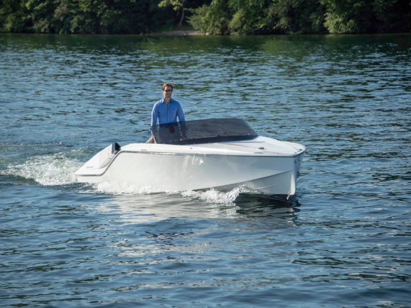  Frauscher 740 Mirage auf ruhiger See