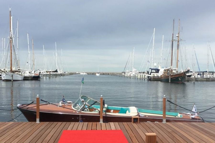 Riva am Steg bereit zum chartern