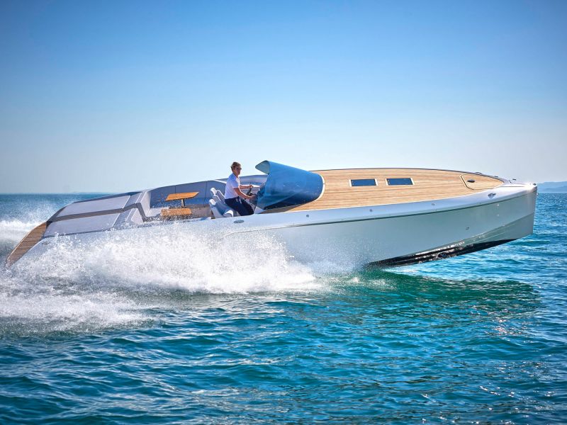 Frauscher 1212 Ghost schnelle fahrt von der seite