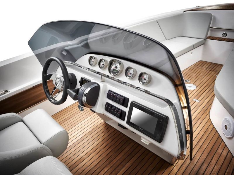  Frauscher 858 Fantom Air cockpit