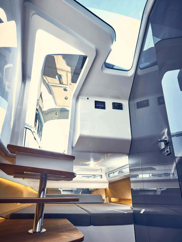 Frauscher 1414 Demon Air ober licht unter deck 