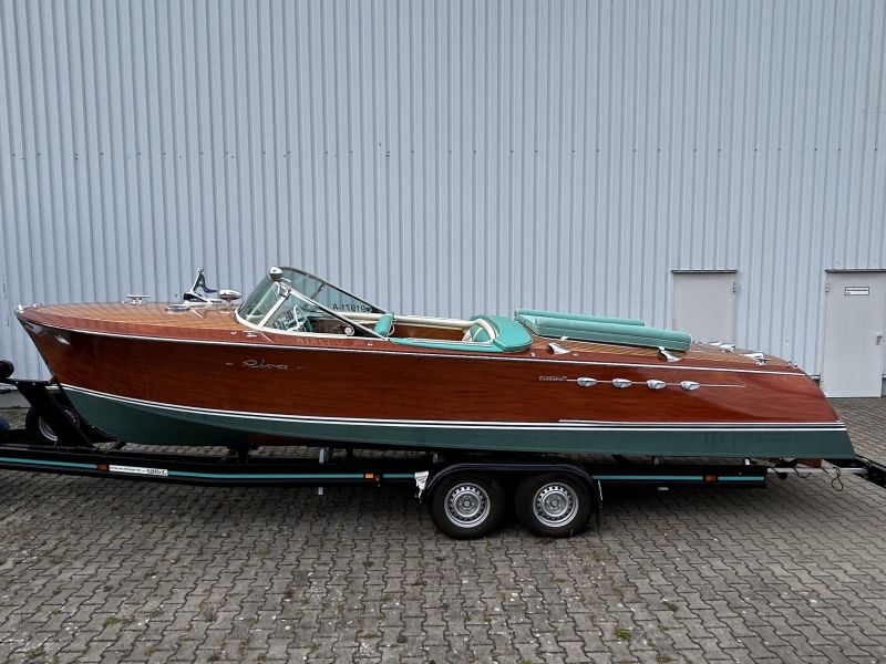 Riva Tritone 244