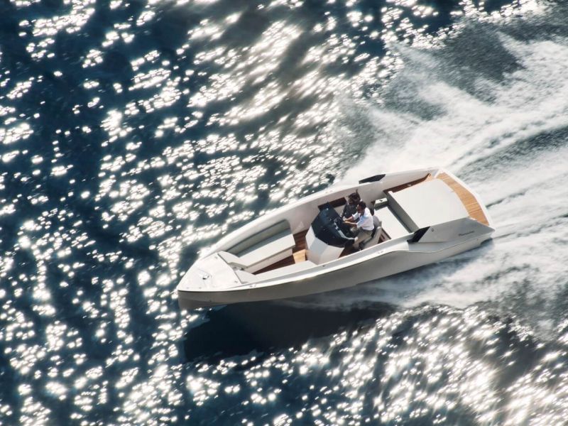 Auf See in voller Fahrt Drohnensicht