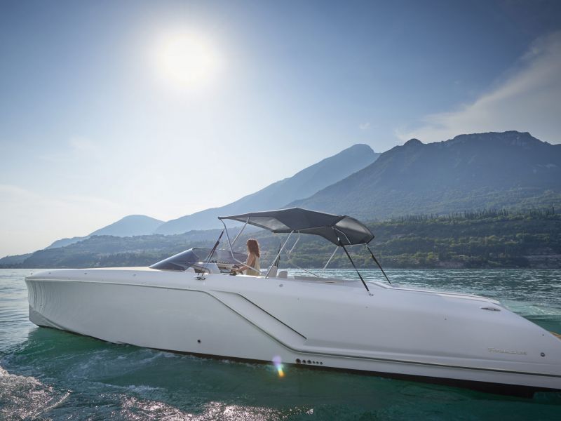 motorboot mit verdeck