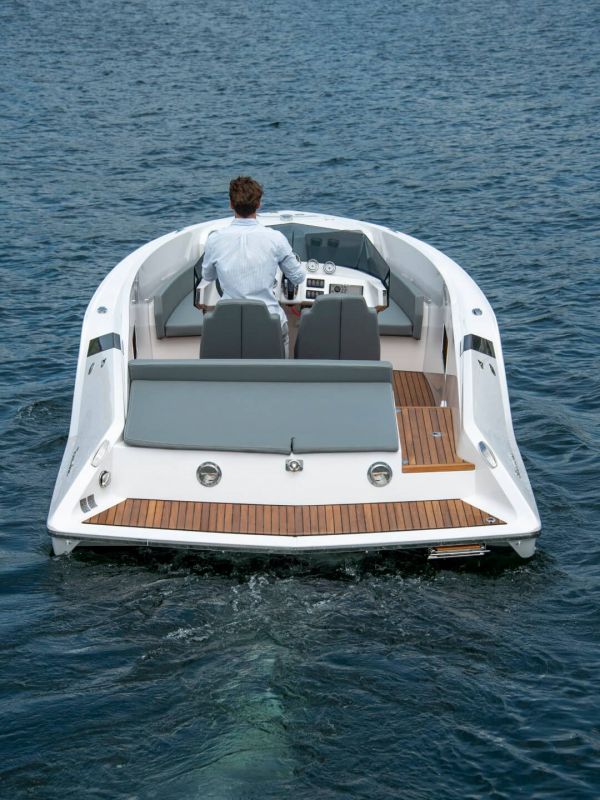 Frauscher 740 MIRAGE-Air Elektroboot back view