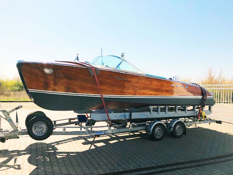 Riva Tritone 143