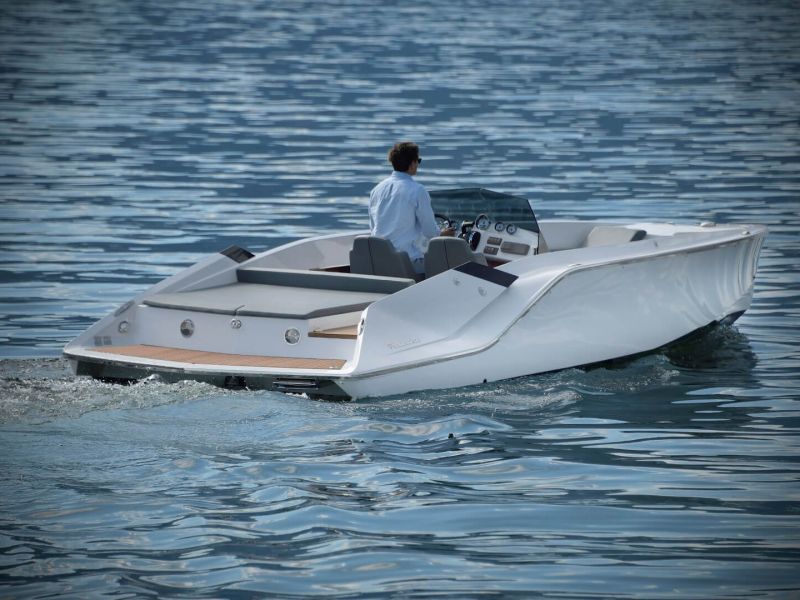 Frauscher 740 MIRAGE-Air Elektroboot im Wasser