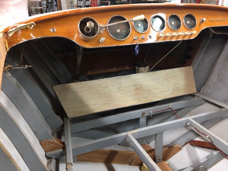 Riva Ariston 672 Rahmen im Rumpf cockpit