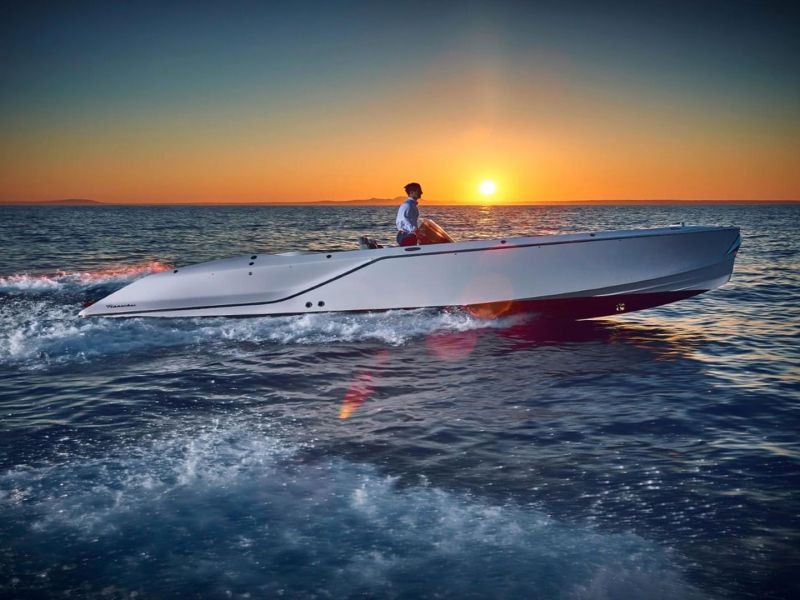 Frauscher 858 Fantom side view sonnenuntergang auf dem meer