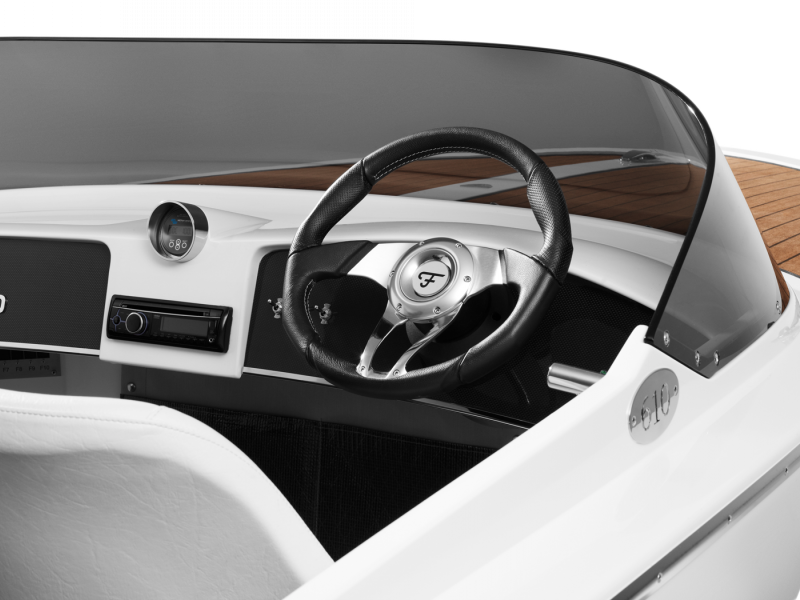 San Remo 610 Elektroboot cockpi im detail